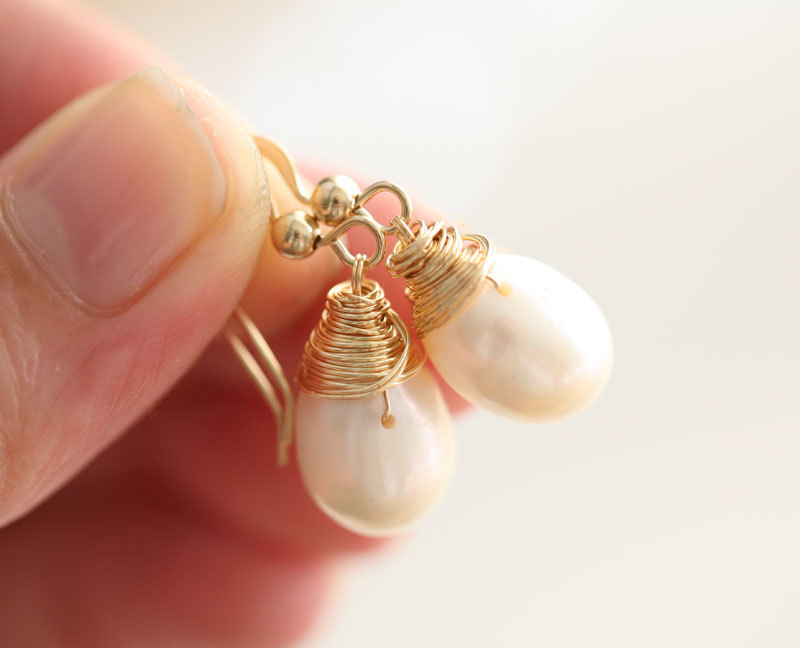 Wire wrapped pearl earrings clearance